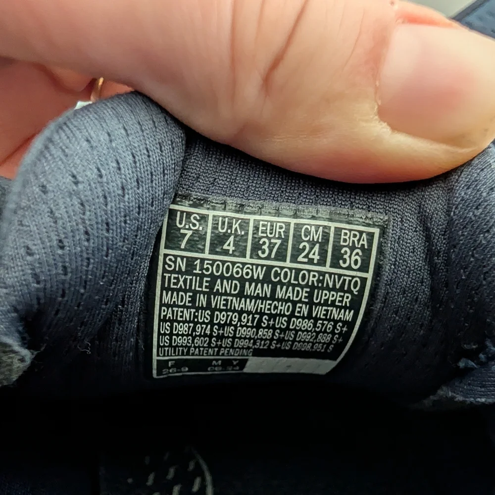 Skechers Women's Navy Blue Slip-in Arch Fit Sneakers 7 Wide - Picture 4 of 4